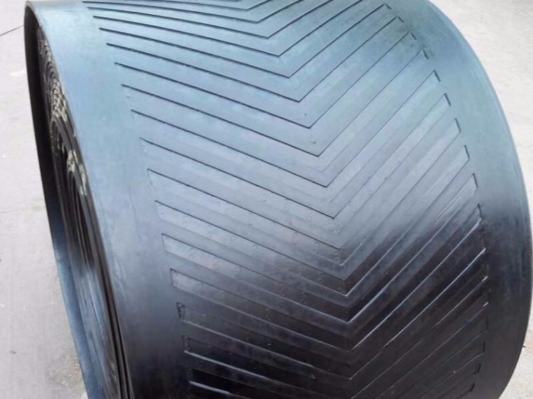 3.黑色人字型輸送帶