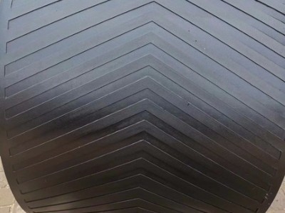 人字形橡膠輸送帶 黑色花紋橡膠輸送帶廠家